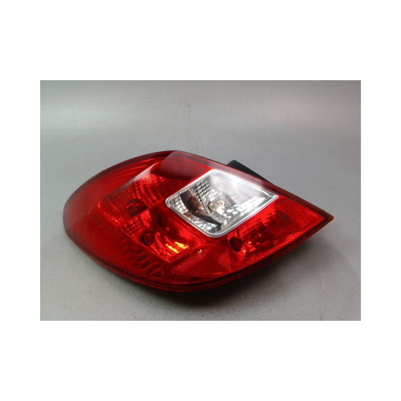 FEU ARRIERE GAUCHE  OPEL CORSA IV Phase 2 (D) 2011-...