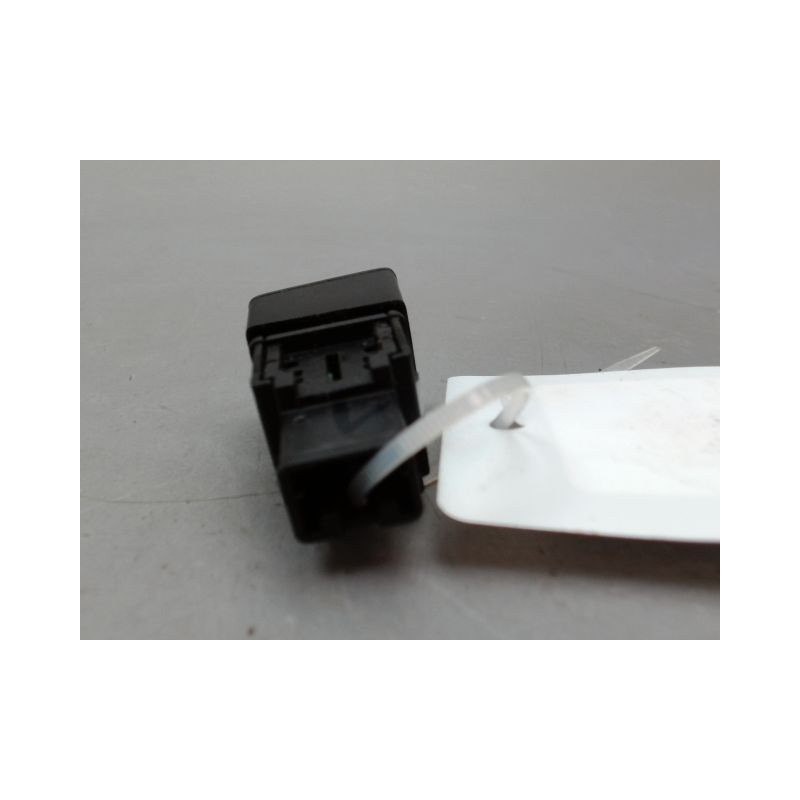BOUTON DE WARNING NISSAN MICRA 2009-