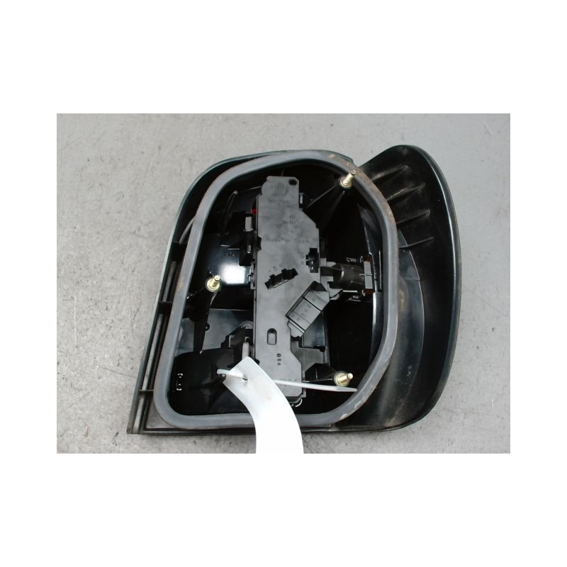 FEU ARRIERE GAUCHE  VOLKSWAGEN POLO 94-99