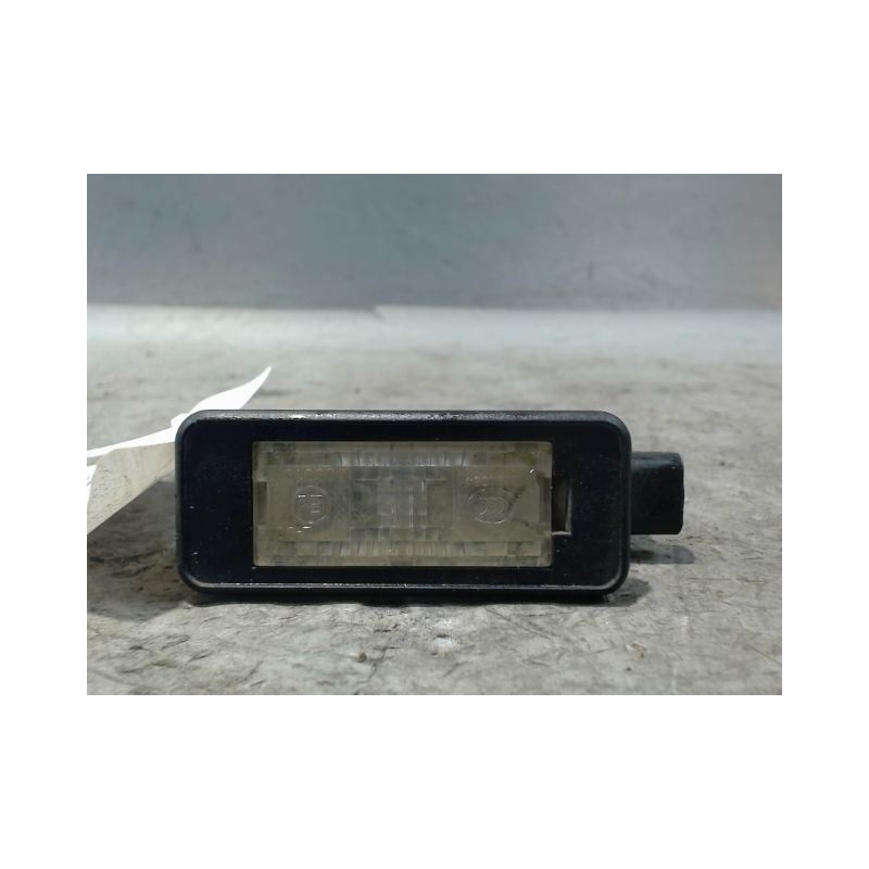 ECLAIREUR PLAQUE DE POLICE DROIT PEUGEOT 208