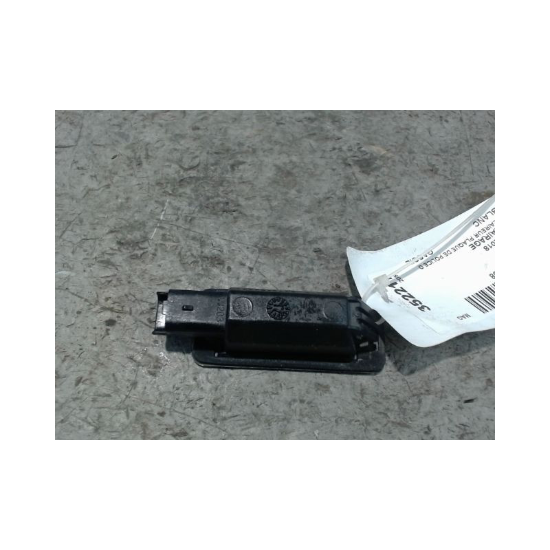 ECLAIREUR PLAQUE DE POLICE DROIT PEUGEOT 208