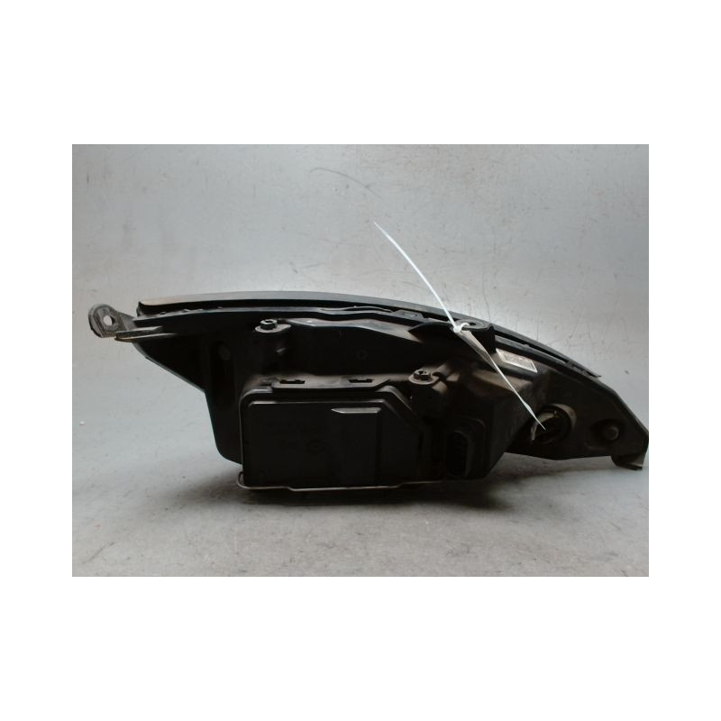 PHARE GAUCHE FORD FOCUS 98-04
