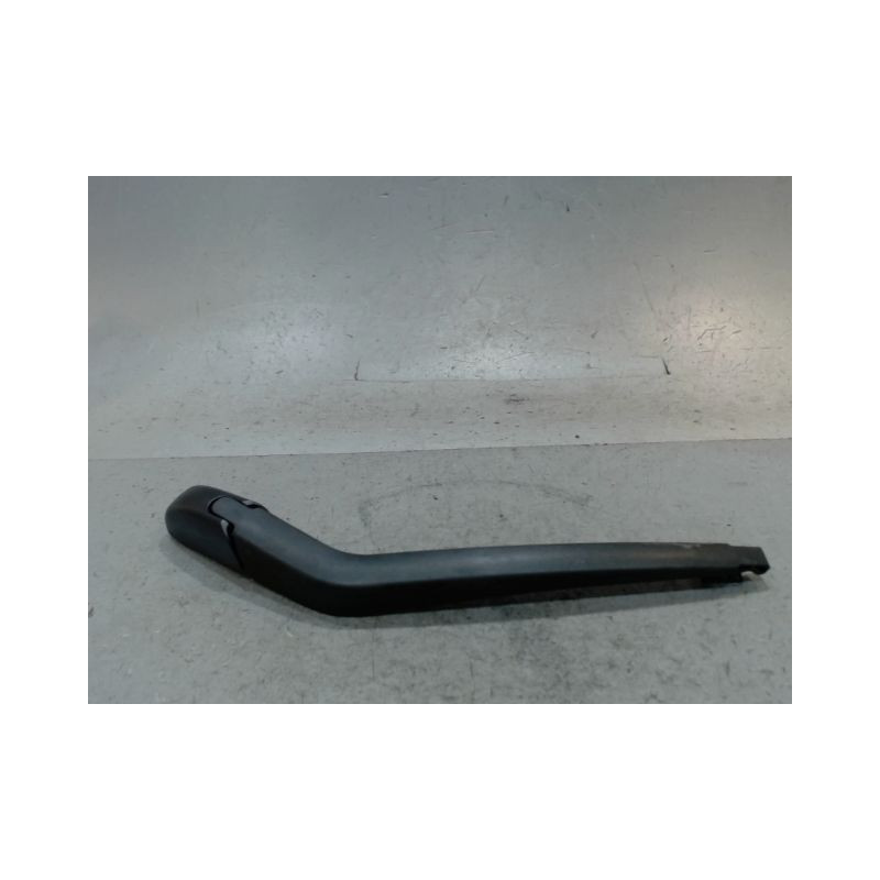 BRAS ESSUIE-GLACE ARRIERE TOYOTA YARIS