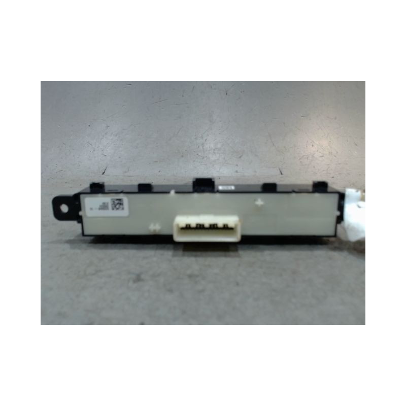 BOUTON DE WARNING DACIA SANDERO