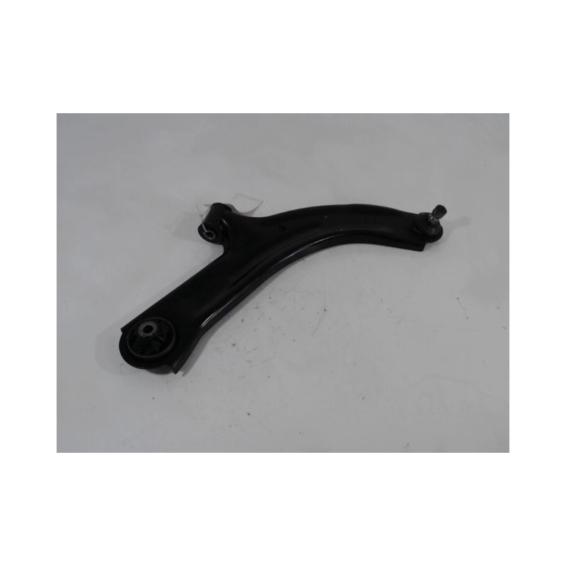 TRIANGLE INFERIEUR AVANT DROIT NISSAN NV200