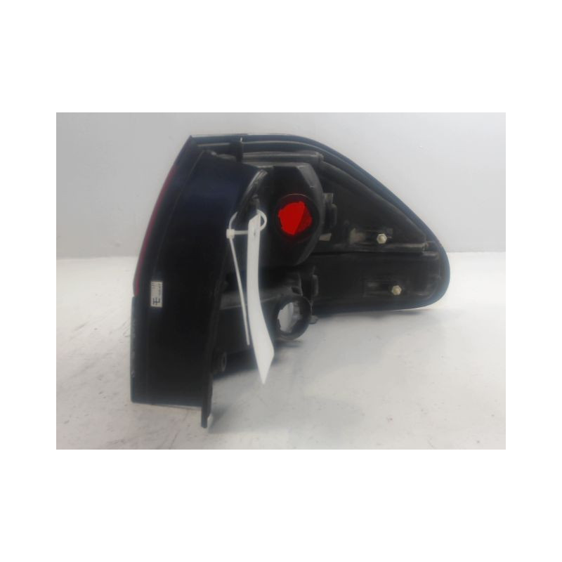 FEU ARRIERE GAUCHE  MAZDA 626 97-99