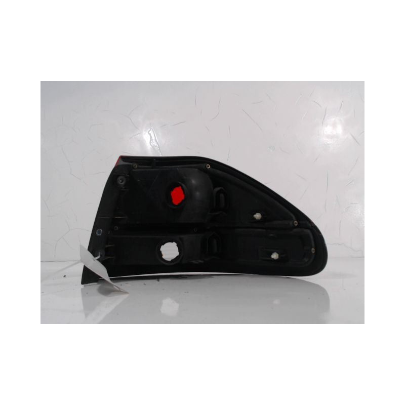 FEU ARRIERE GAUCHE  MAZDA 626 97-99