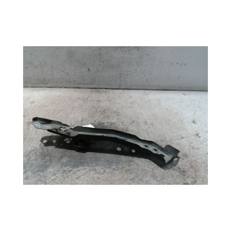 ENJOLIVEUR PHARE DROIT RENAULT MEGANE III 2008-
