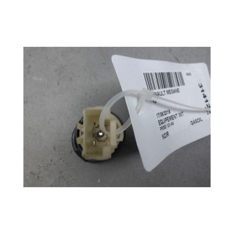 PRISE 12V AV RENAULT MEGANE