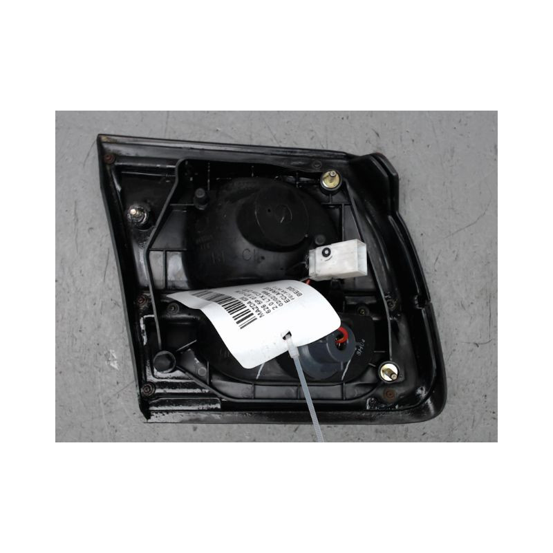 FEU ARRIERE INTERIEUR DROIT MAZDA 626 97-99