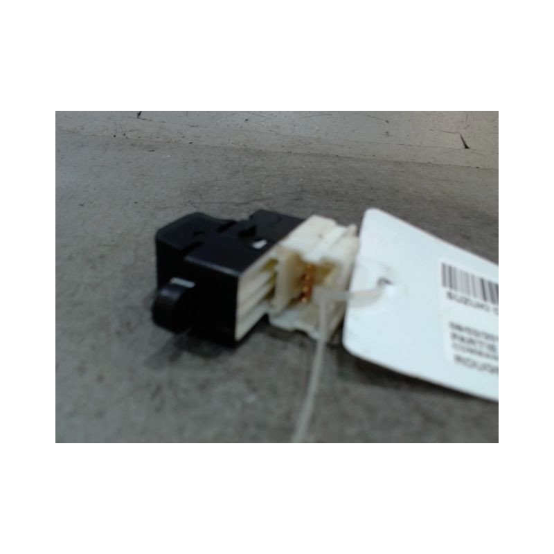 COMMANDE LEVE-GLACE PORTE AVD SUZUKI CELERIO