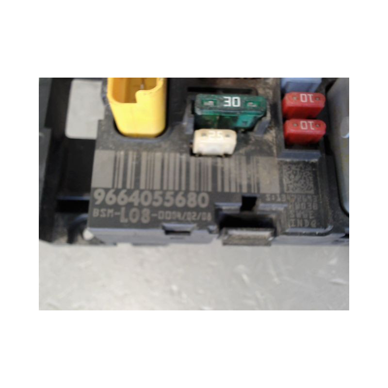 BOITE A FUSIBLES CITROEN C4