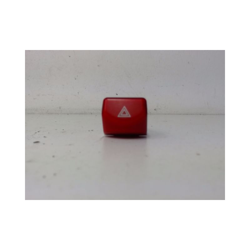 BOUTON DE WARNING NISSAN MICRA