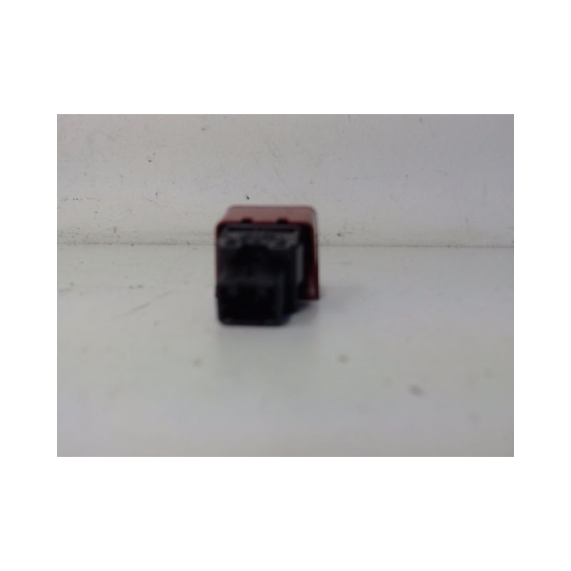 BOUTON DE WARNING NISSAN MICRA