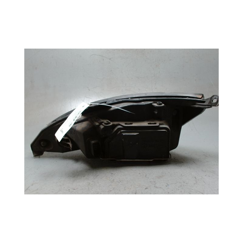 PHARE DROIT FORD FOCUS 98-04