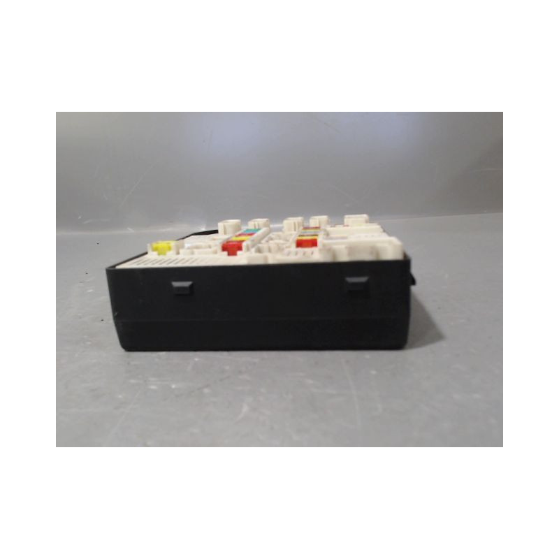 BOITE A FUSIBLES RENAULT MEGANE