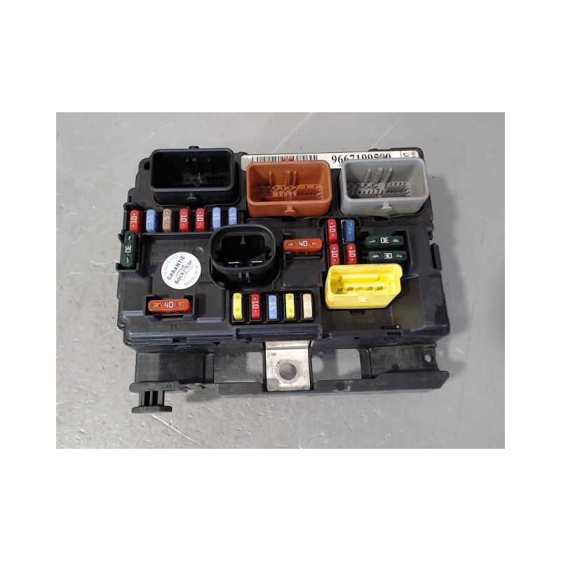 BOITE A FUSIBLES PEUGEOT 207