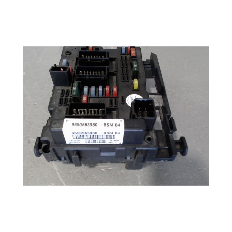 BOITE A FUSIBLES PEUGEOT 307