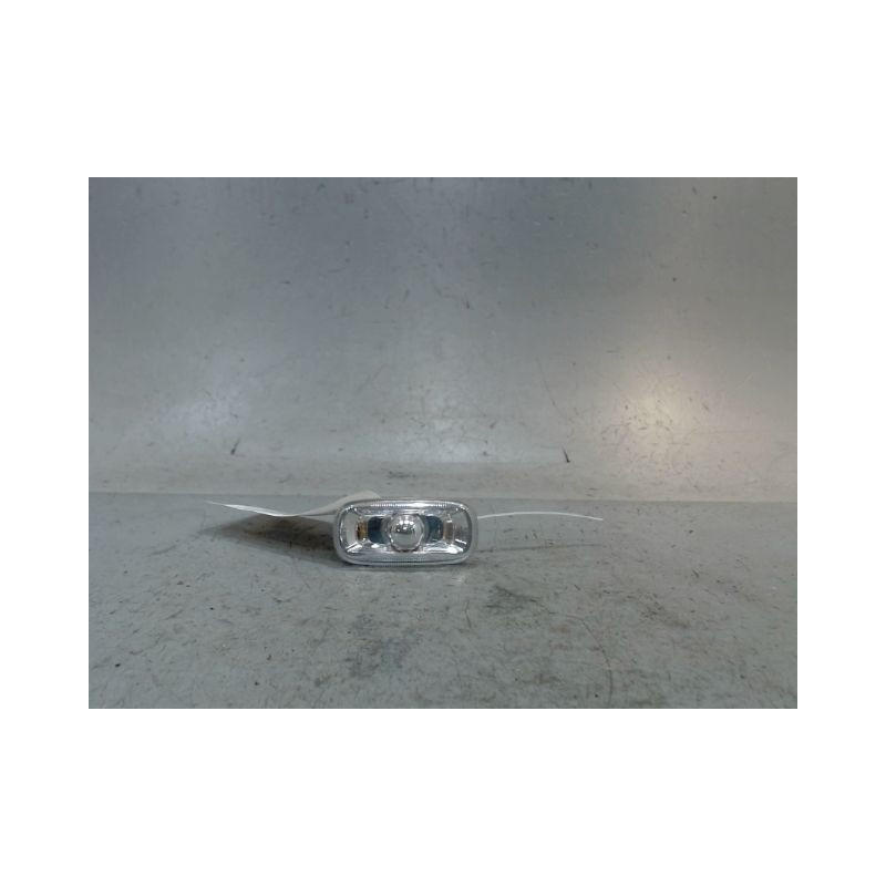 REPETITEUR AILE GAUCHE AUDI A4