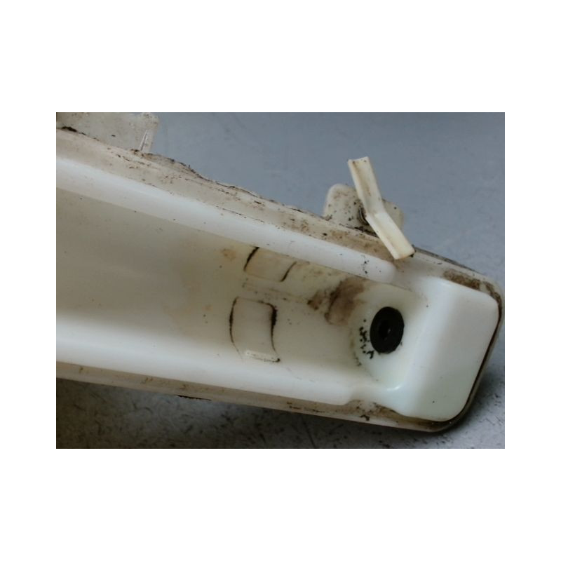 RESERVOIR LAVE-GLACE AVANT VOLKSWAGEN PASSAT 2005-