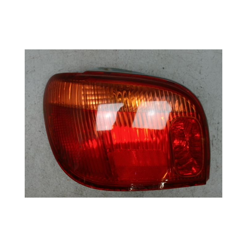 FEU ARRIERE GAUCHE  TOYOTA YARIS 2003-