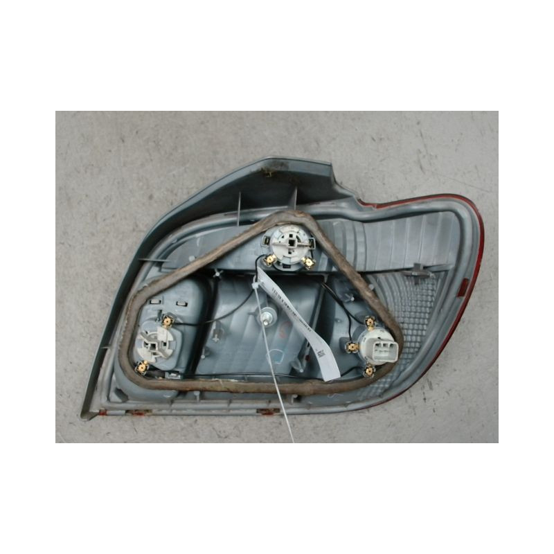 FEU ARRIERE GAUCHE  TOYOTA YARIS 2003-