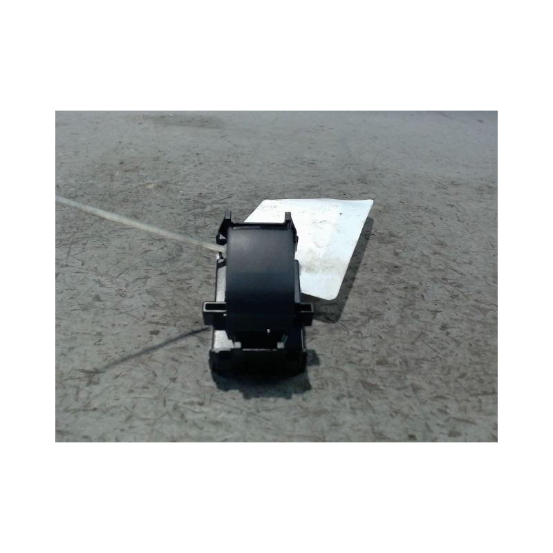 COMMANDE LEVE-GLACE PORTE AVD TOYOTA YARIS CRO