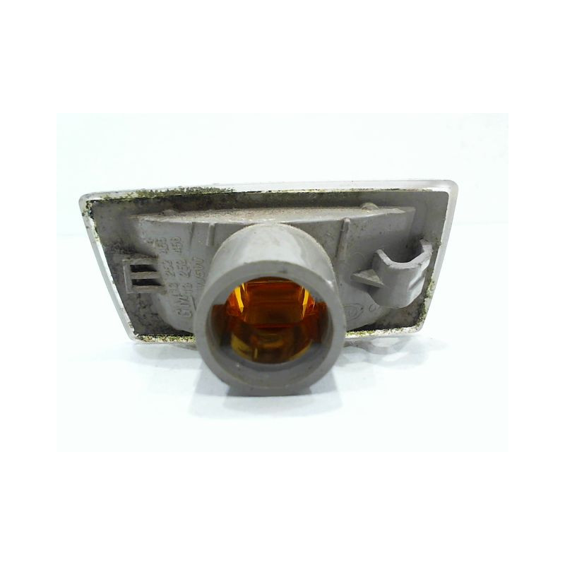 REPETITEUR AILE DROIT OPEL CORSA