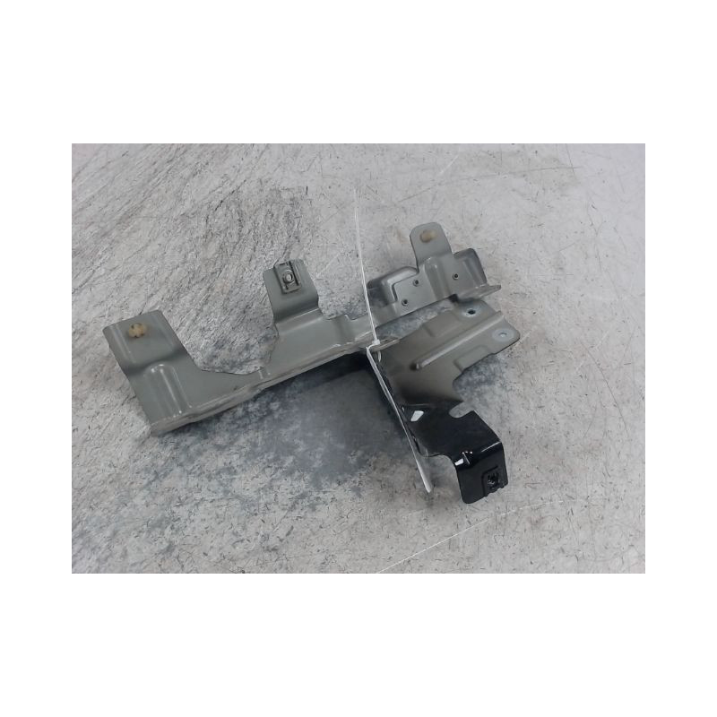SUPPORT AILE AVD RENAULT TWINGO 2 2010-