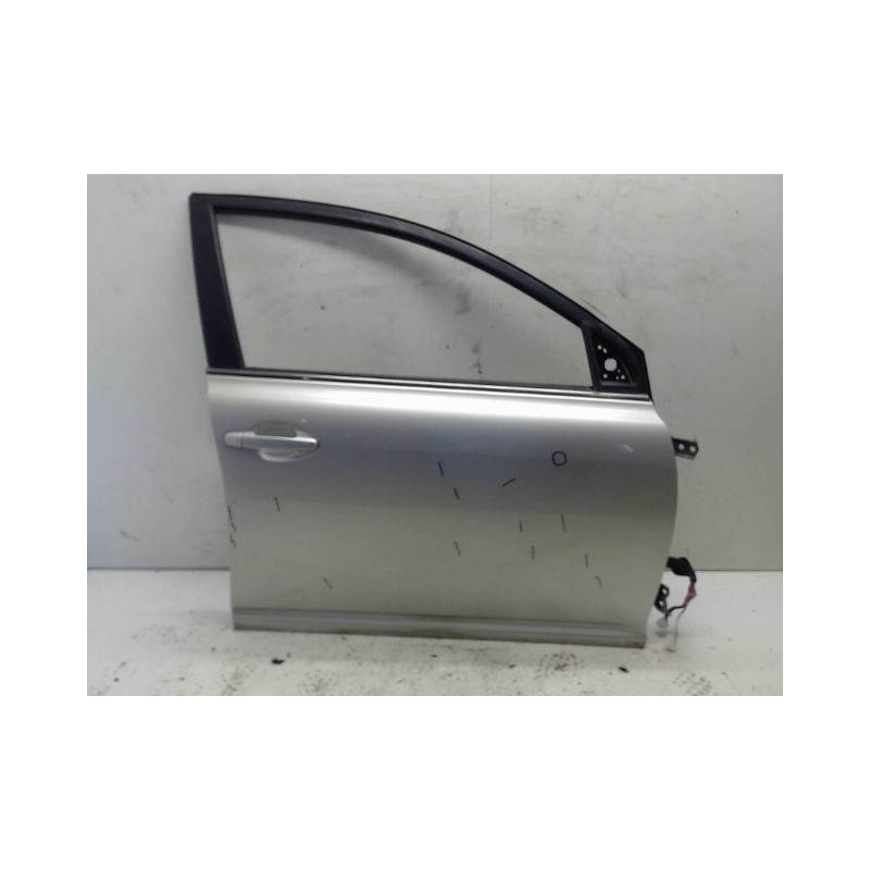 PORTE AVANT DROIT TOYOTA AVENSIS
