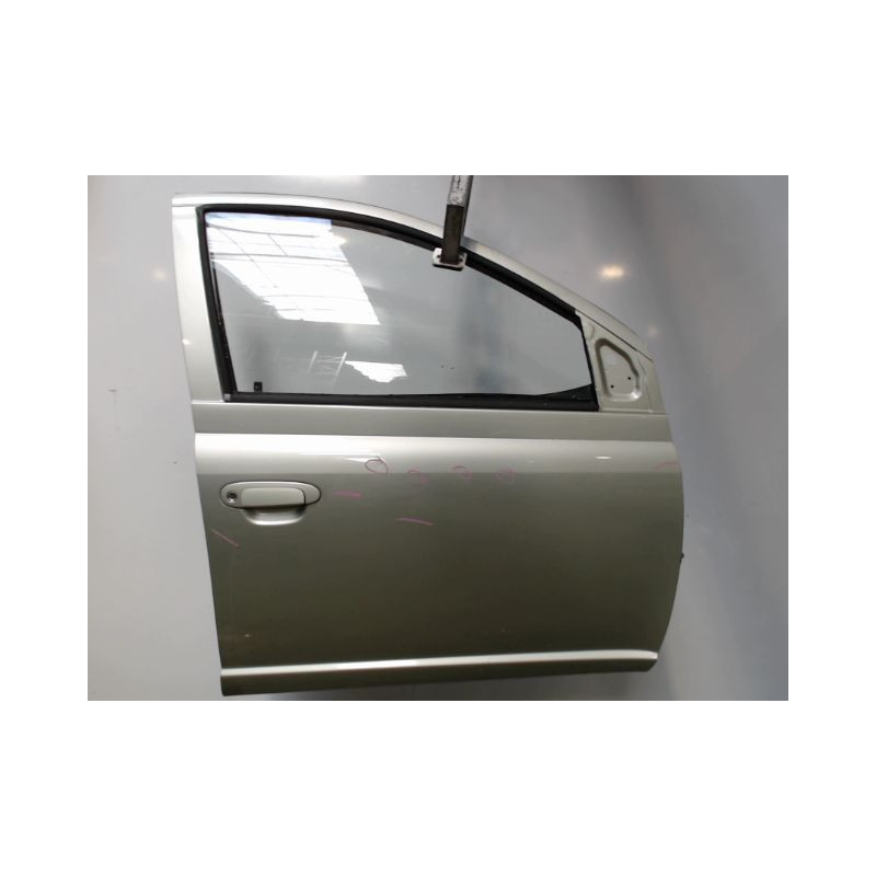 PORTE AVANT DROIT TOYOTA YARIS -2003