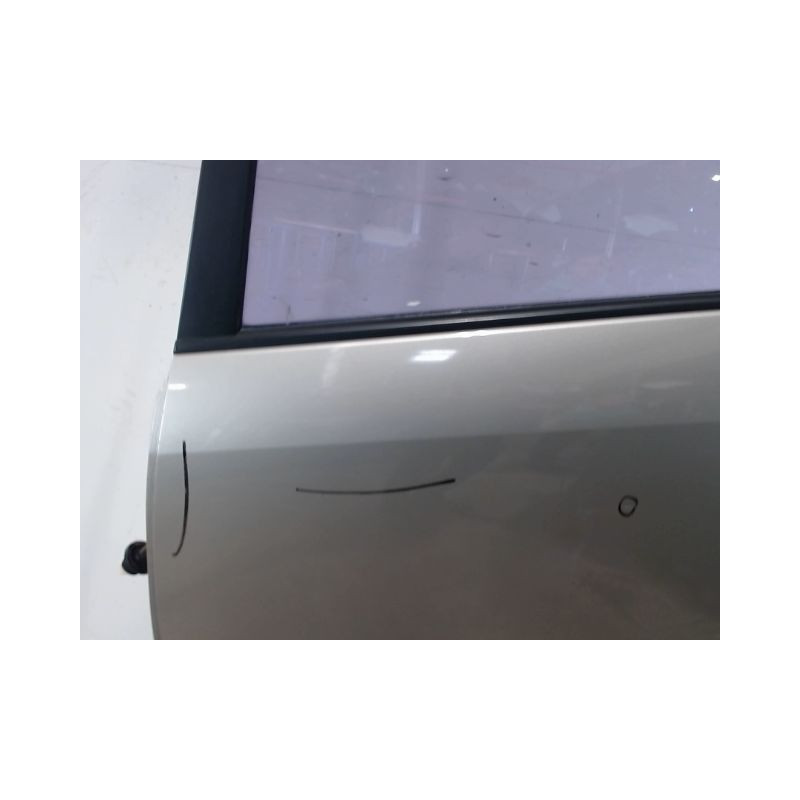 PORTE ARRIERE GAUCHE TOYOTA COROLLA VERSO 2002-2004