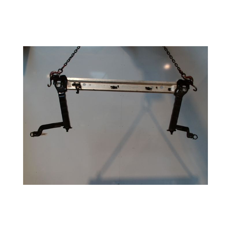 TRAVERSE INFERIEURE ARMATURE AVANT RENAULT MEGANE III 2008-