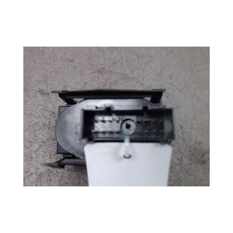 COMMANDE ECLAIRAGE FORD FOCUS 2008-