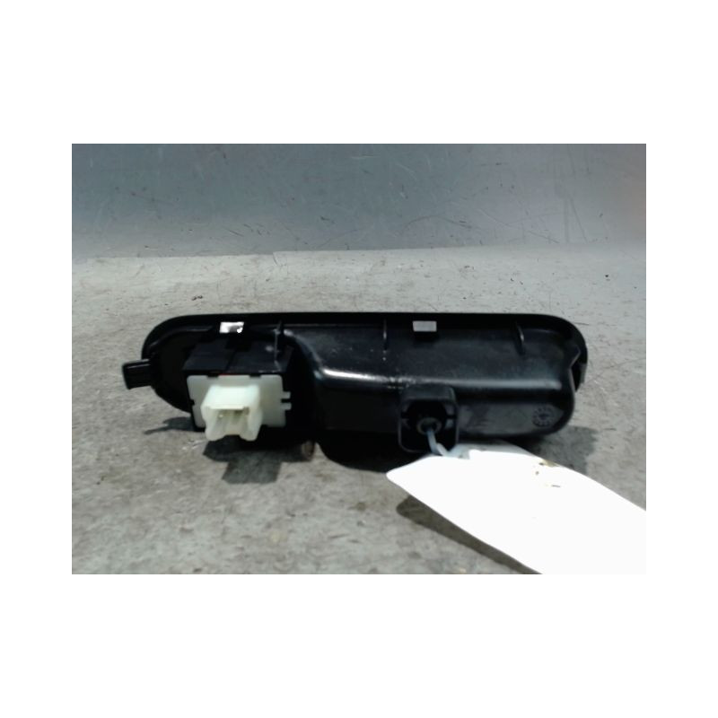 COMMANDE LEVE-GLACE PORTE AVD RENAULT TWINGO