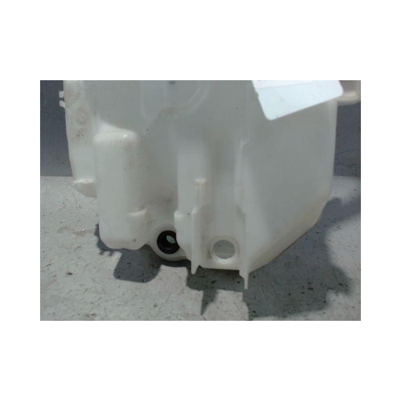 RESERVOIR LAVE-GLACE AVANT MITSUBISHI OUTLANDER