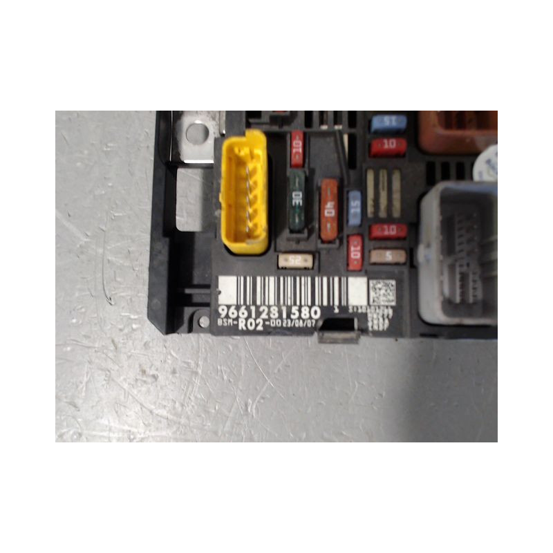 BOITE A FUSIBLES PEUGEOT 407
