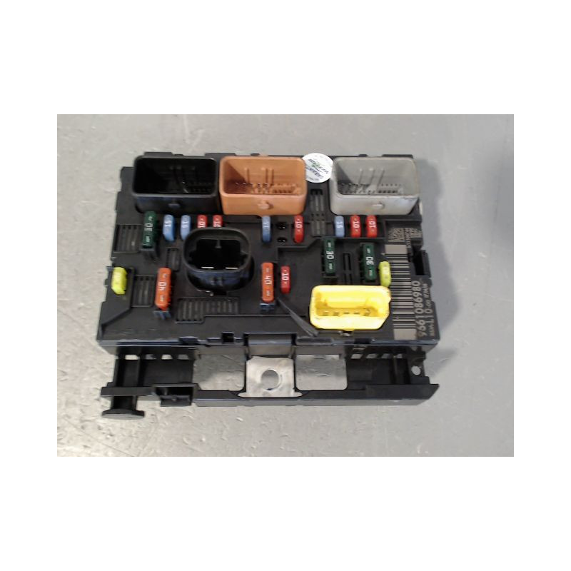 BOITE A FUSIBLES PEUGEOT 207 5P