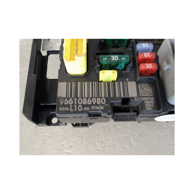 BOITE A FUSIBLES PEUGEOT 207 5P