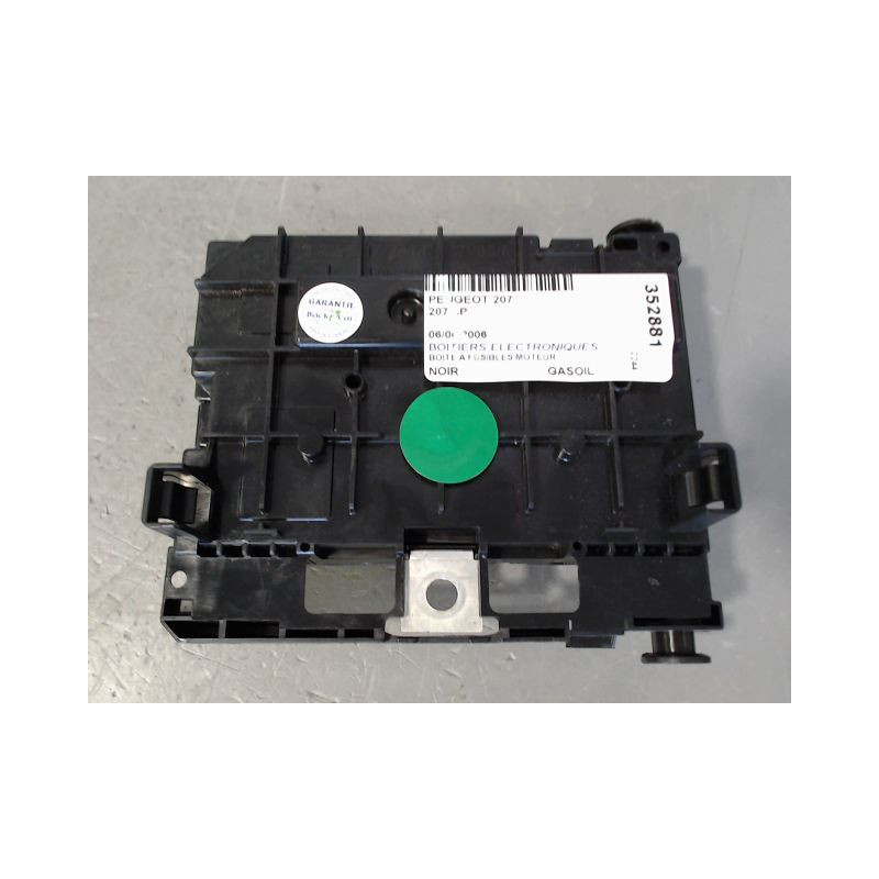 BOITE A FUSIBLES PEUGEOT 207 5P