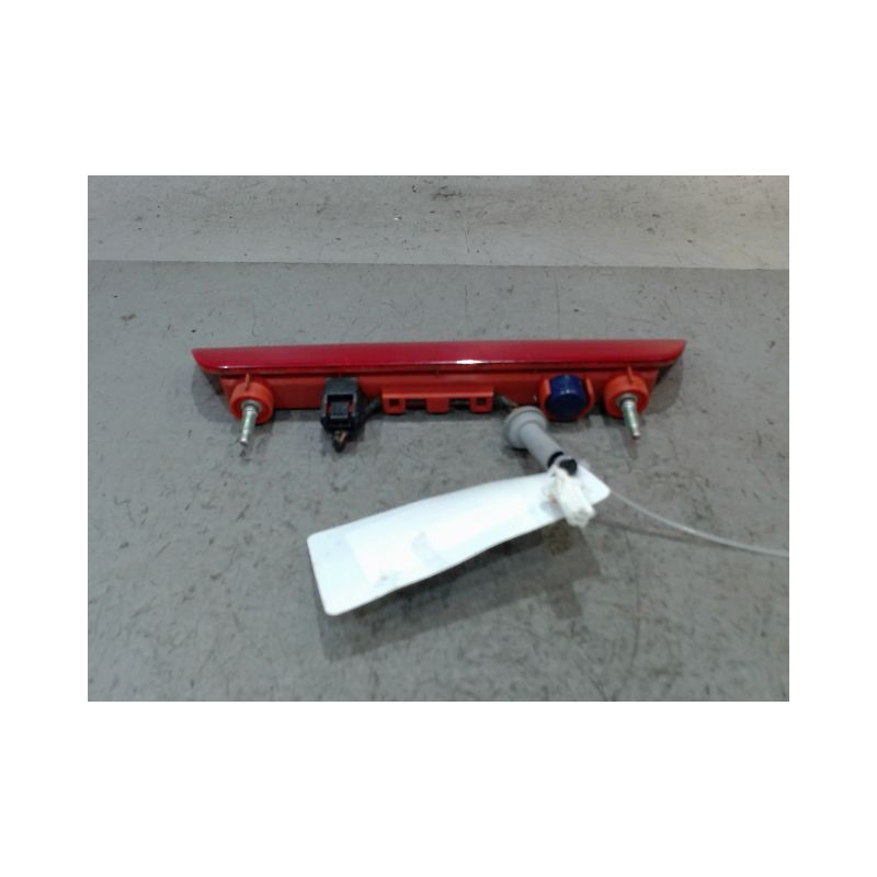 FEUX STOP SUPPLEMENTAIRE NISSAN X-TRAIL