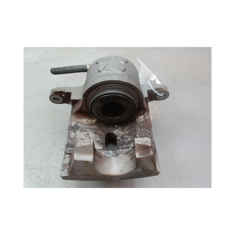 ETRIER DE FREIN AVANT GAUCHE TOYOTA PRIUS 2004-