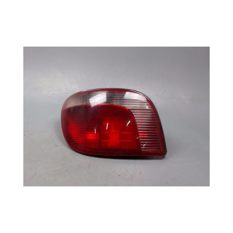 FEU ARRIERE GAUCHE  TOYOTA YARIS -2003