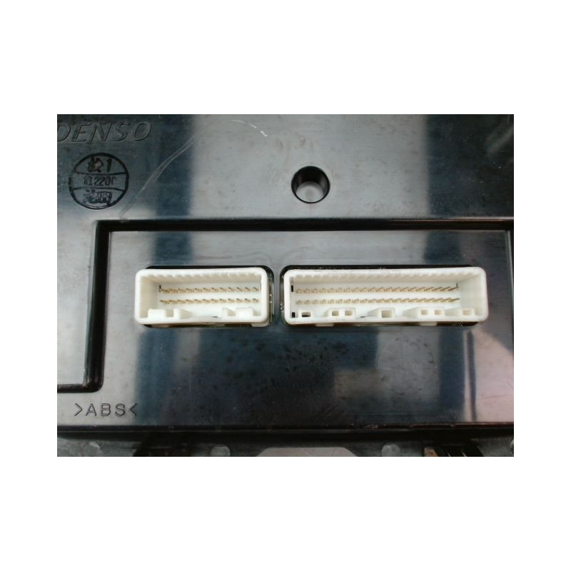 COMMANDE DE CHAUFFAGE TOYOTA AVENSIS VERSO 01-03