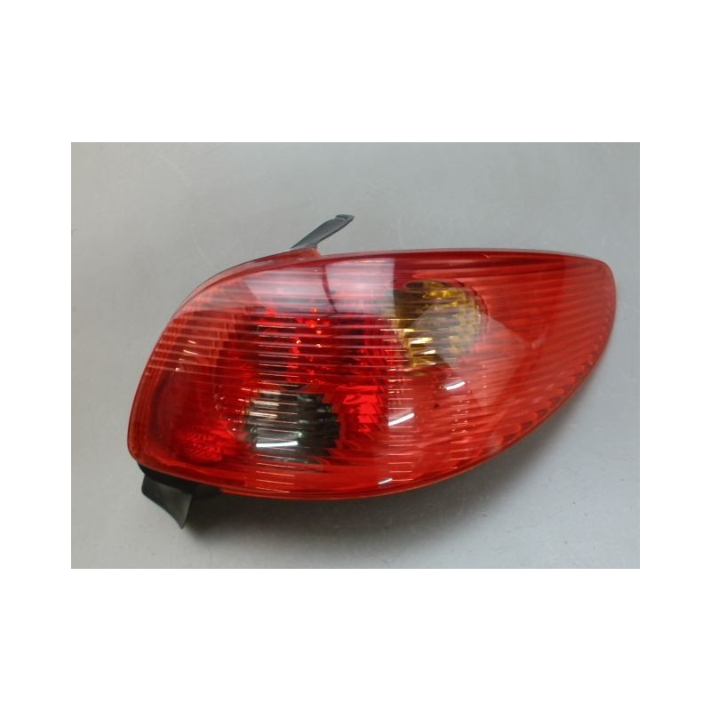 FEU ARRIERE DROIT PEUGEOT 206