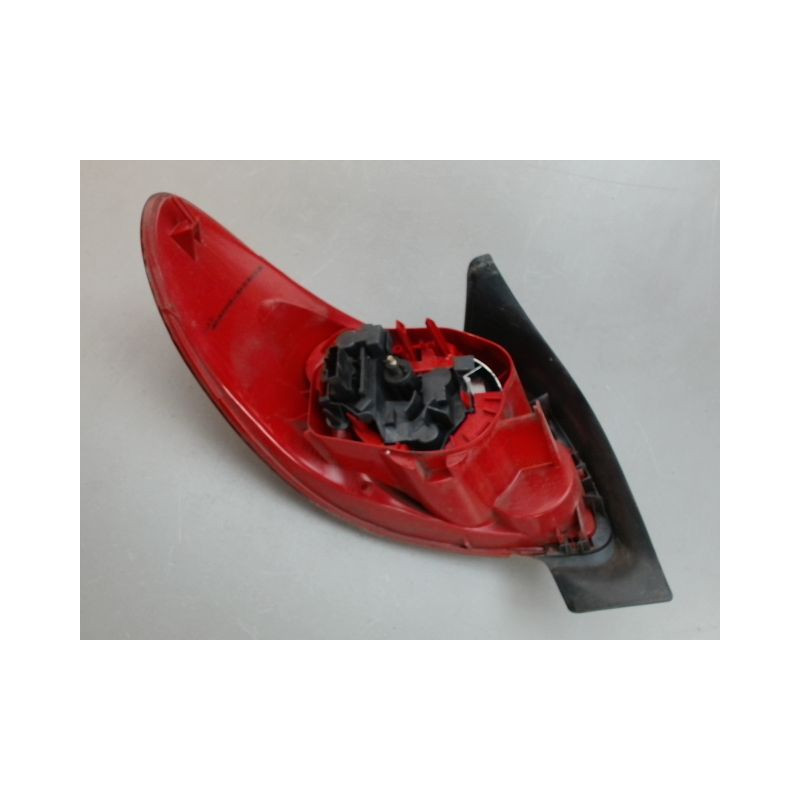 FEU ARRIERE DROIT PEUGEOT 206