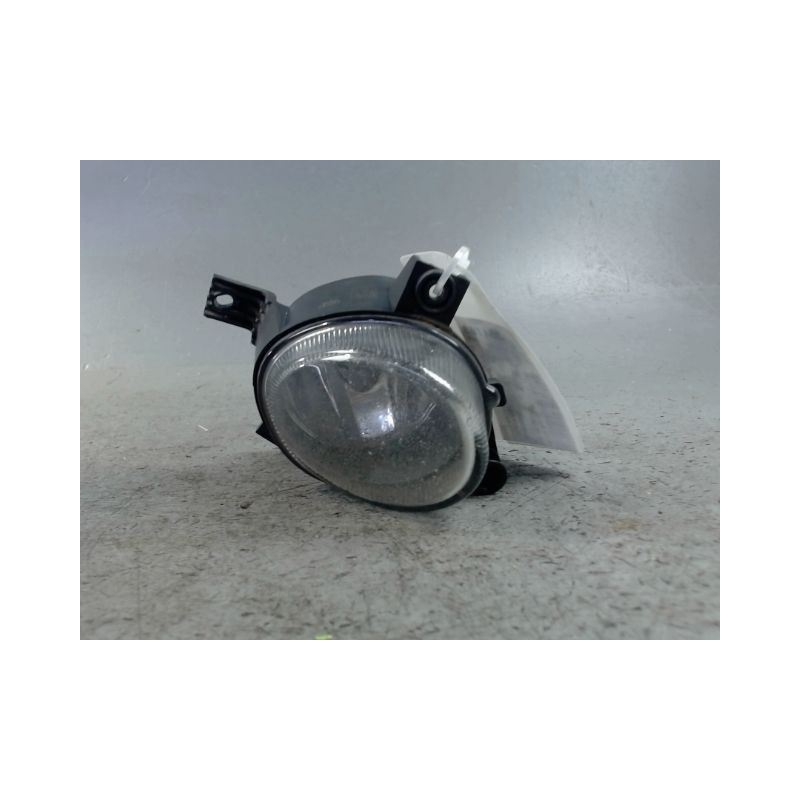 PHARE ANTIBROUILLARD AVANT DROIT AUDI A4 2004-