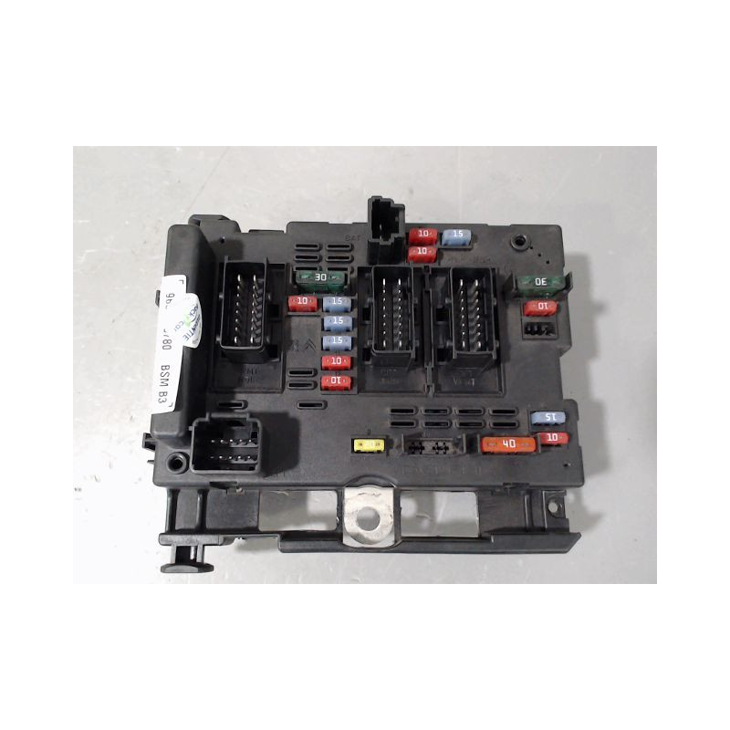 BOITE A FUSIBLES PEUGEOT 206