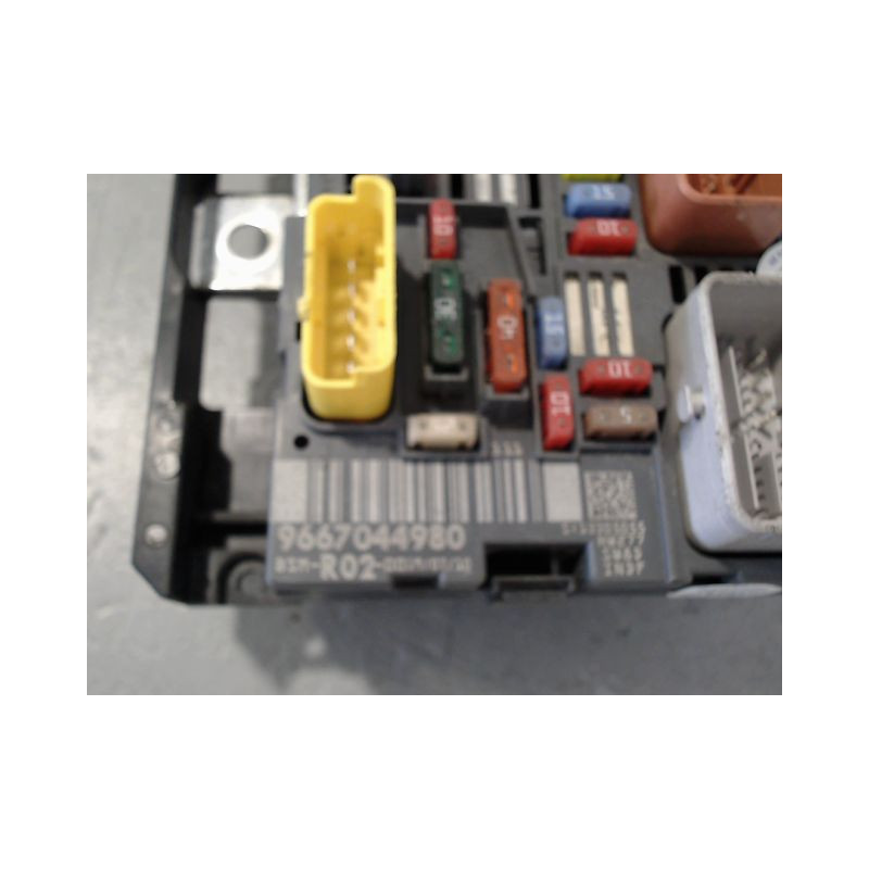 BOITE A FUSIBLES CITROEN C4