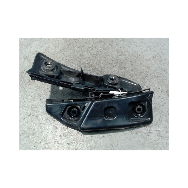SUPPORT CENTRAL PARE-CHOC ARRIERE  MERCEDES CLASSE A 2004-